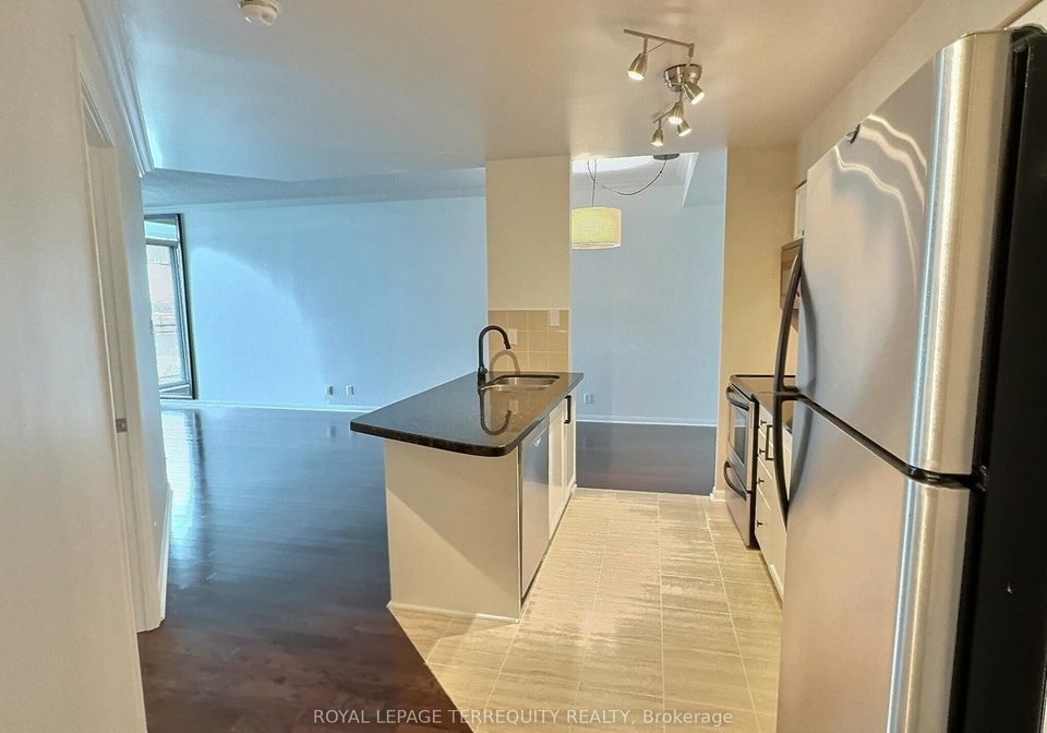 228-queens-quay-w-toronto-ontario-c12367527