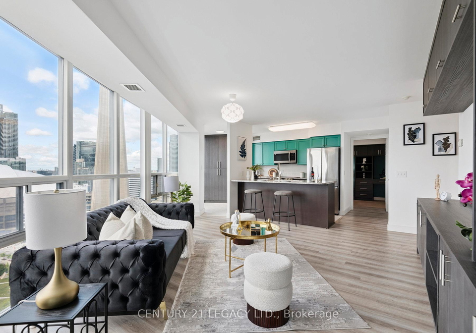 30-grand-trunk-crescent-toronto-ontario-c12367644
