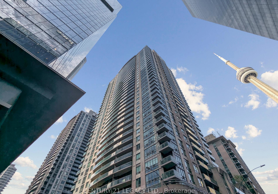 30-grand-trunk-crescent-toronto-ontario-c12367644