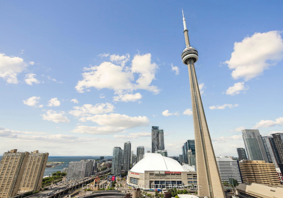 30-grand-trunk-crescent-toronto-ontario-c12367644