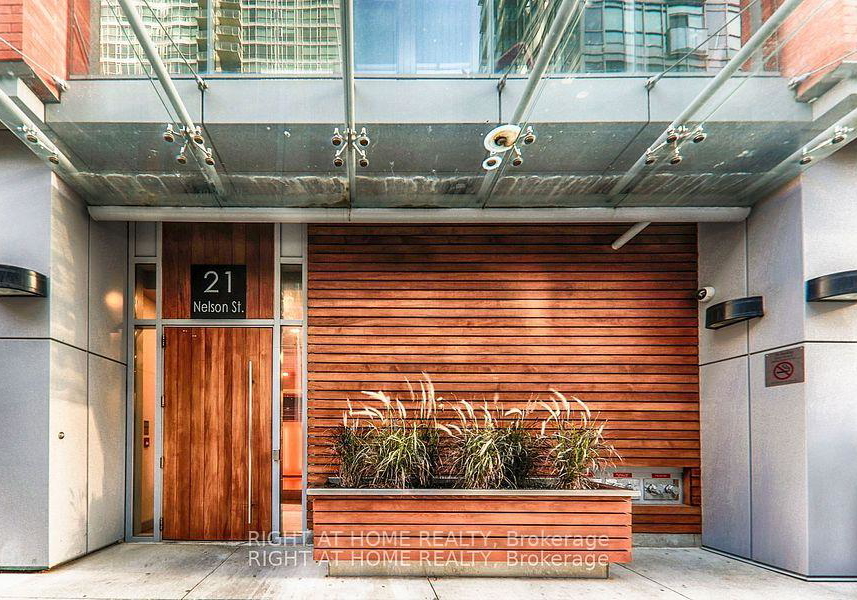 21-nelson-street-toronto-ontario-c12367696