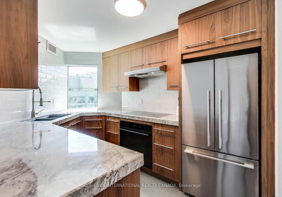 10-yonge-street-toronto-ontario-c12368244