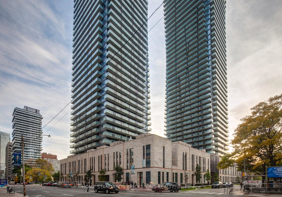 1080-bay-street-toronto-ontario-c12368446