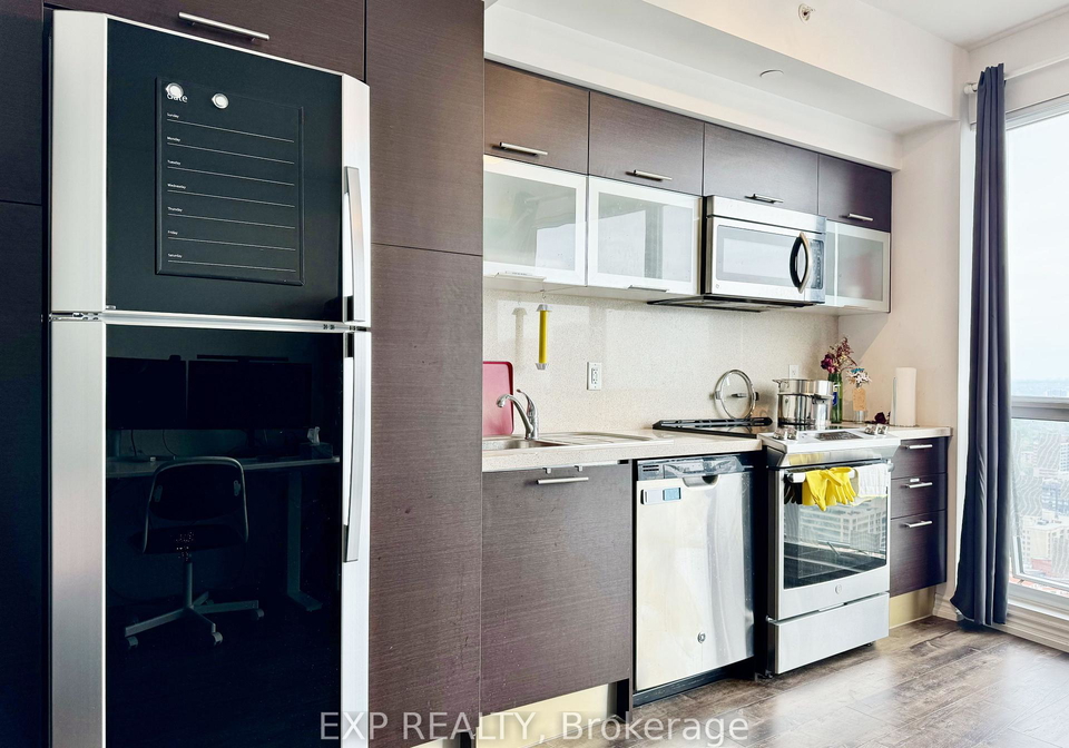 386-yonge-street-toronto-ontario-c12368511