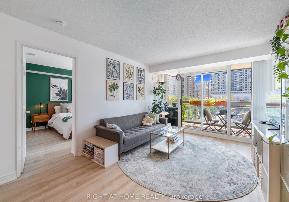 18-parkview-avenue-north-york-ontario-c12368641