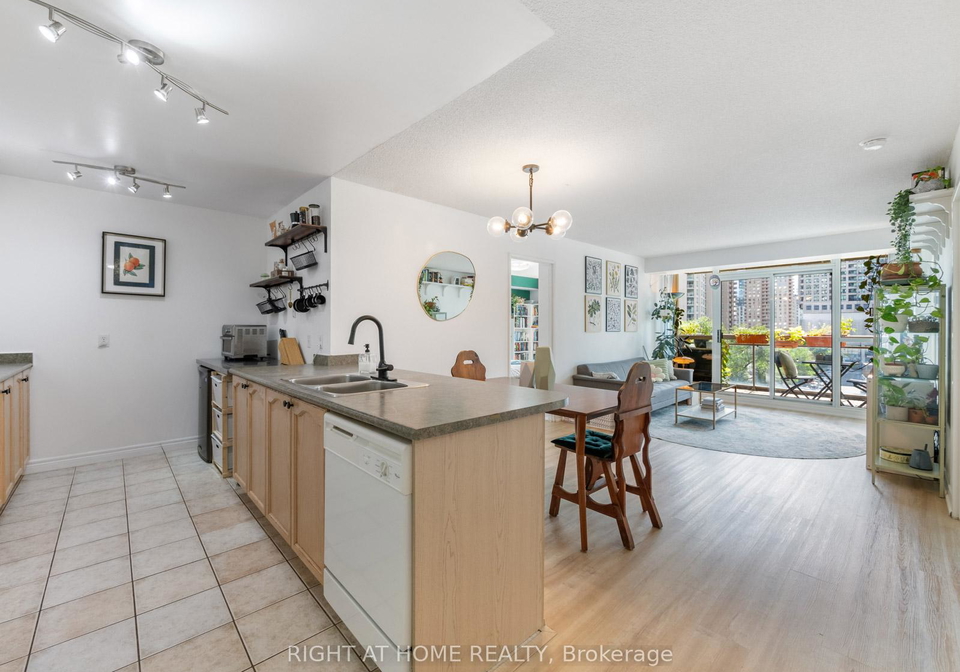 18-parkview-avenue-north-york-ontario-c12368641