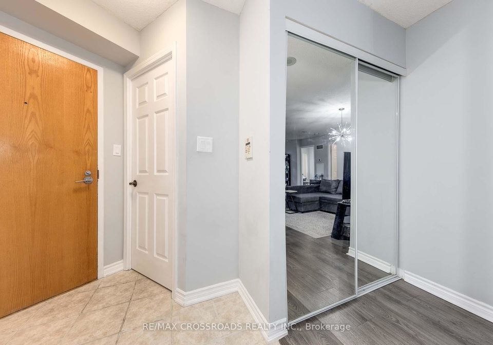 7-lorraine-drive-toronto-ontario-c12369156