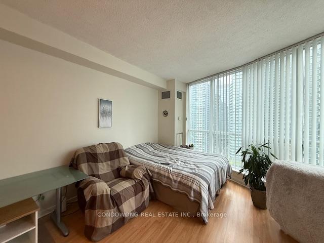 208-queens-quay-w-toronto-ontario-c12369396
