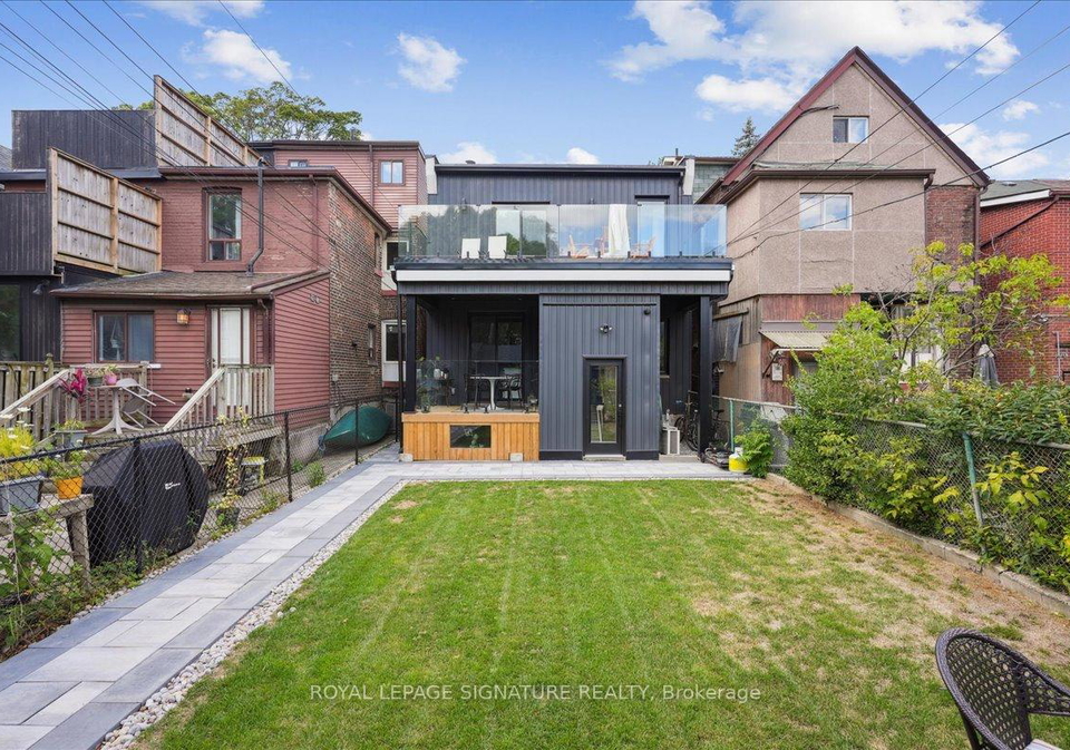 647-shaw-street-s-toronto-ontario-c12369477