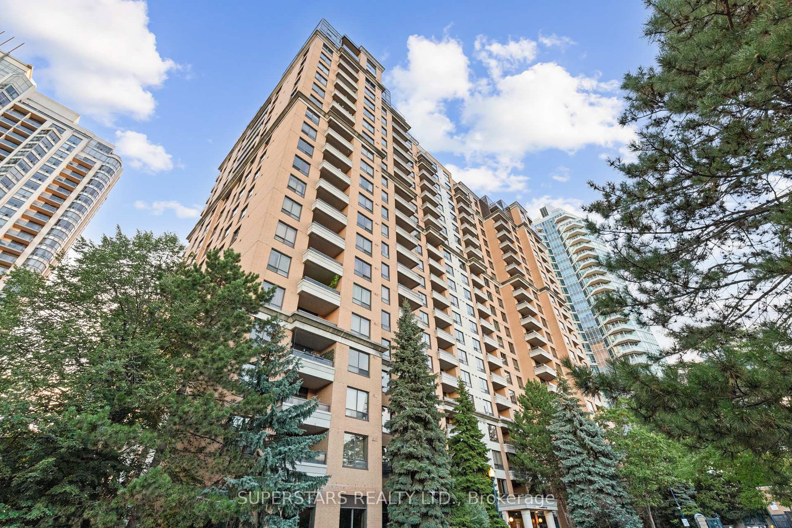 18-sommerset-way-north-york-ontario-c12369583