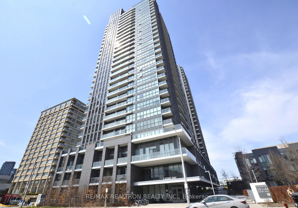 2-sonic-way-east-york-ontario-c12369624