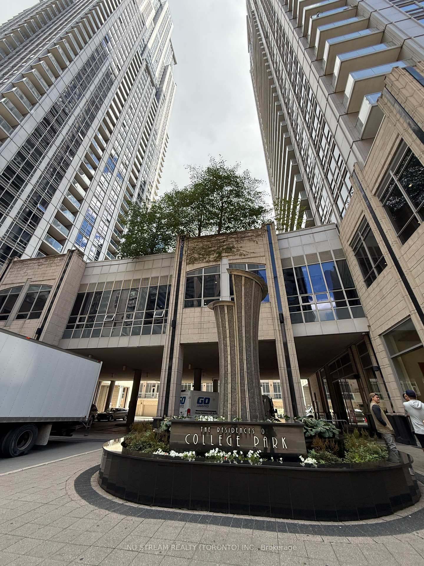 761-bay-street-toronto-ontario-c12369985