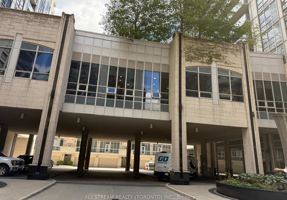 761-bay-street-toronto-ontario-c12369985