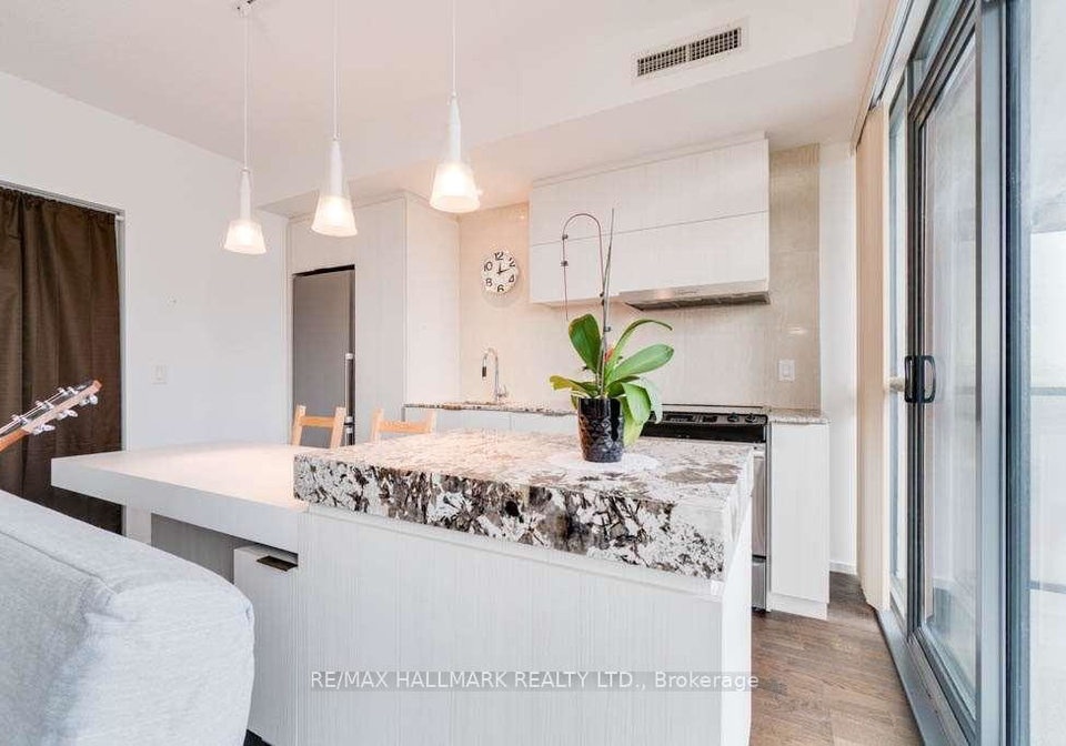 101-charles-street-e-toronto-ontario-c12369996