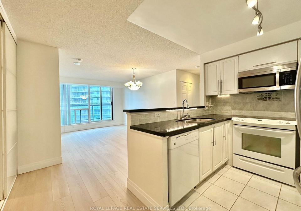 23-lorraine-drive-toronto-ontario-c12370160