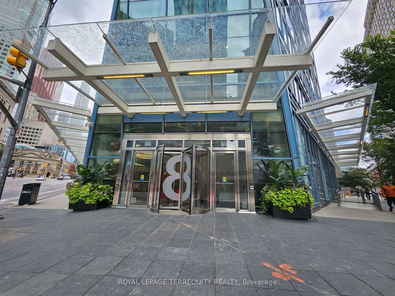 8-the-esplanade-toronto-ontario-c12370271