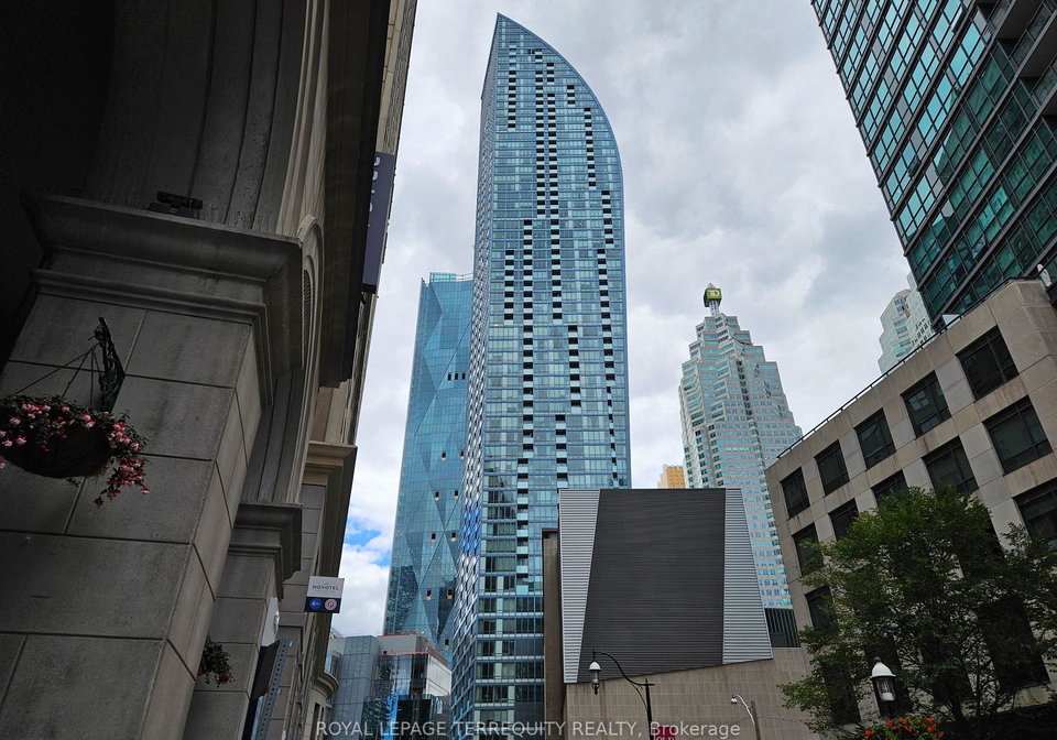 8-the-esplanade-toronto-ontario-c12370271