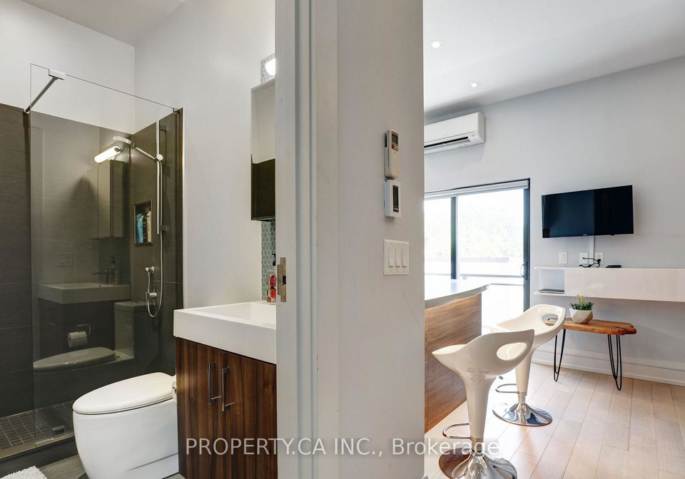 301-augusta-avenue-toronto-ontario-c12370648