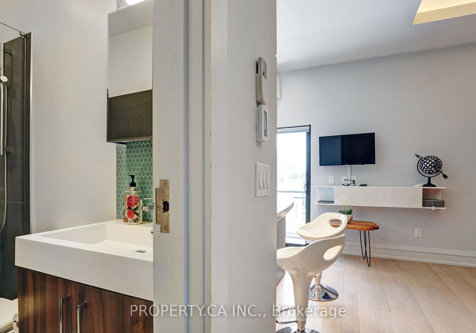 301-augusta-avenue-toronto-ontario-c12370648