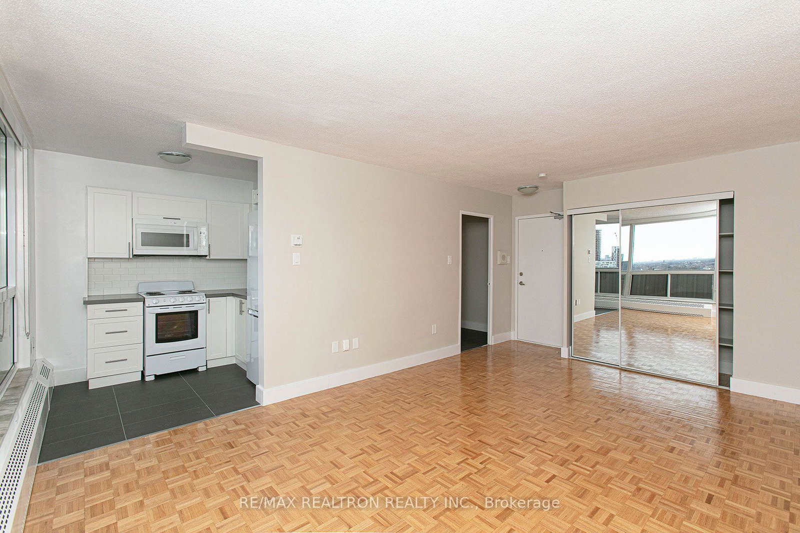 666-spadina-avenue-toronto-ontario-c12370813