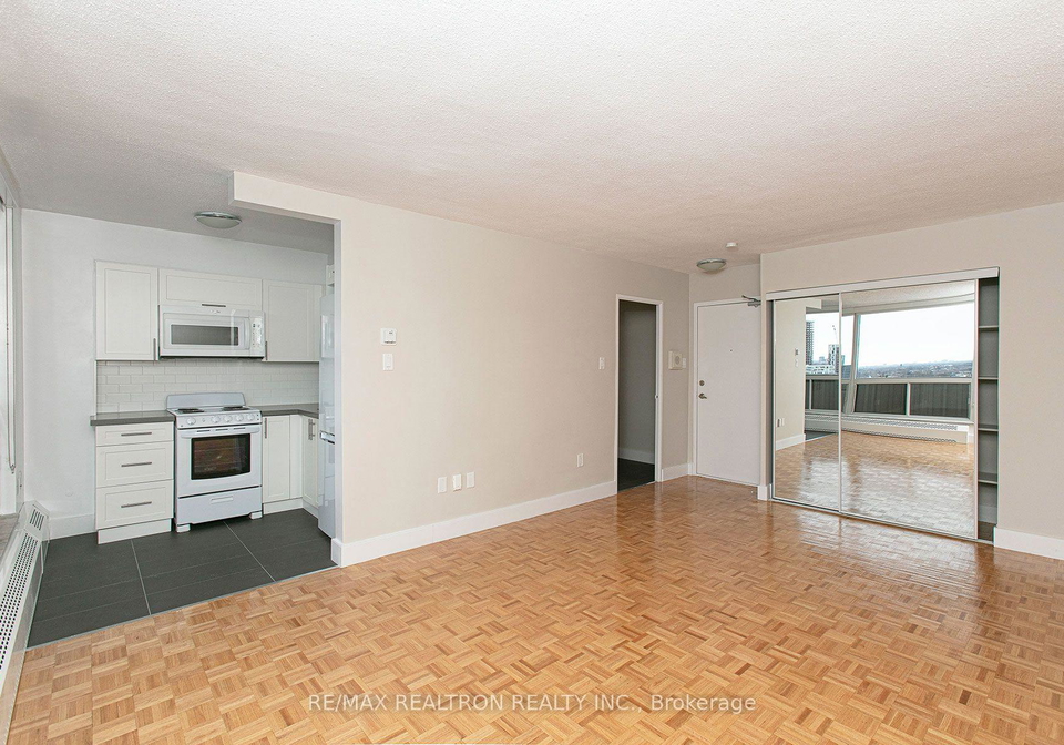 666-spadina-avenue-toronto-ontario-c12370813