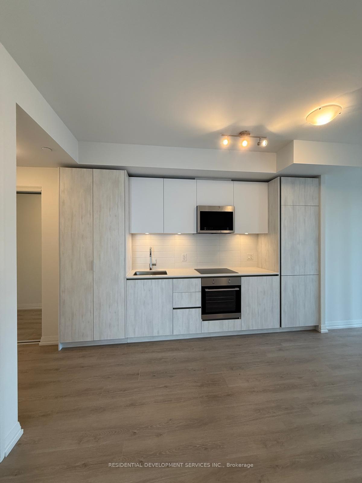 28-widmer-street-toronto-ontario-c12370848
