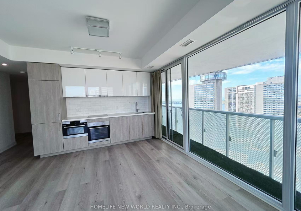 15-queens-quay-e-toronto-ontario-c12370892