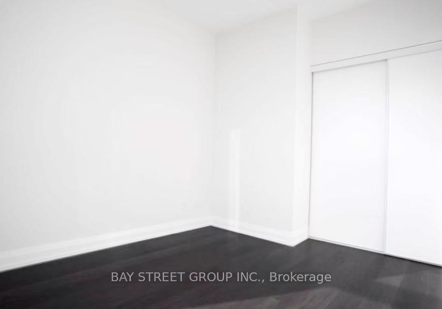 5-sheppard-avenue-e-north-york-ontario-c12370905