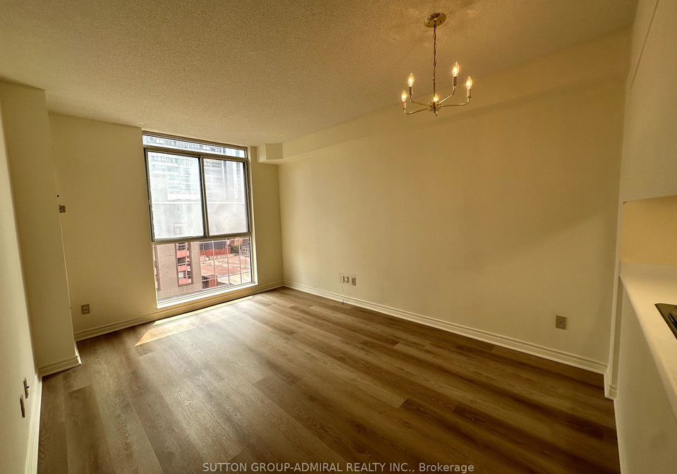 736-bay-street-toronto-ontario-c12371098