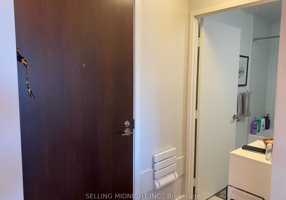 120-bayview-avenue-toronto-ontario-c12371266