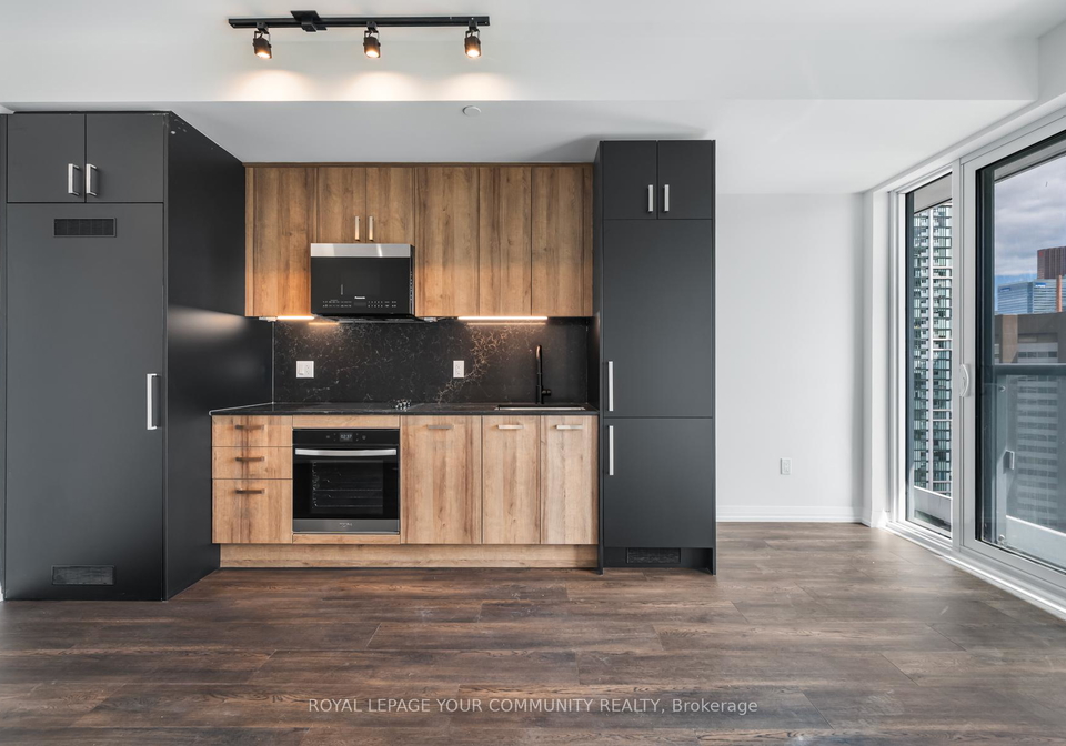280-dundas-street-w-toronto-ontario-c12372064