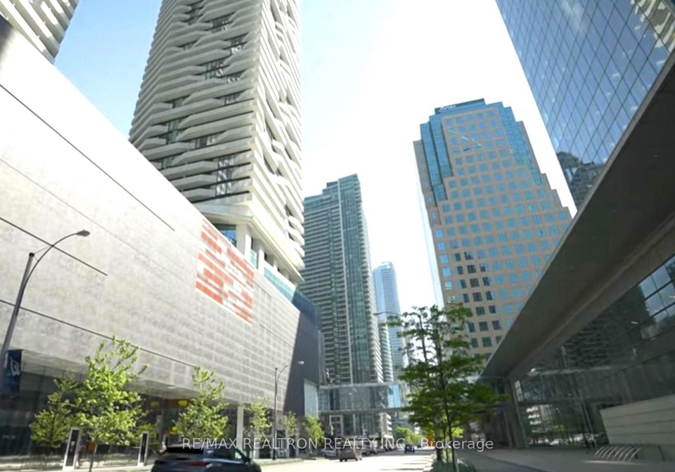 100-harbour-street-toronto-ontario-c12372377
