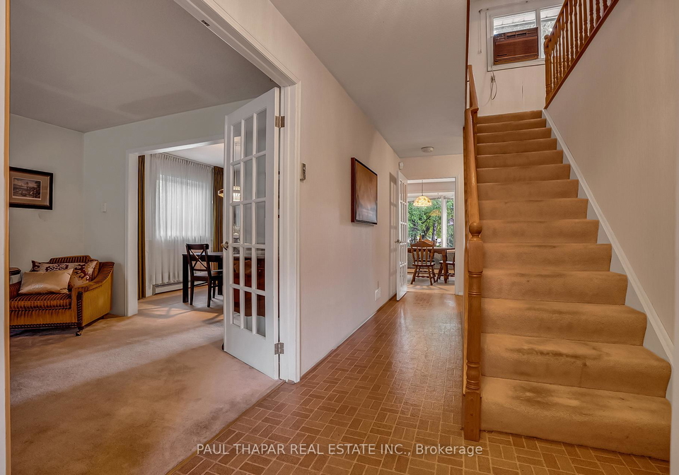 17-dolan-gate-north-york-ontario-c12372462