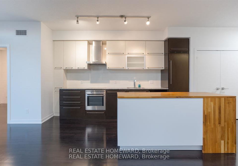770-bay-street-toronto-ontario-c12372511