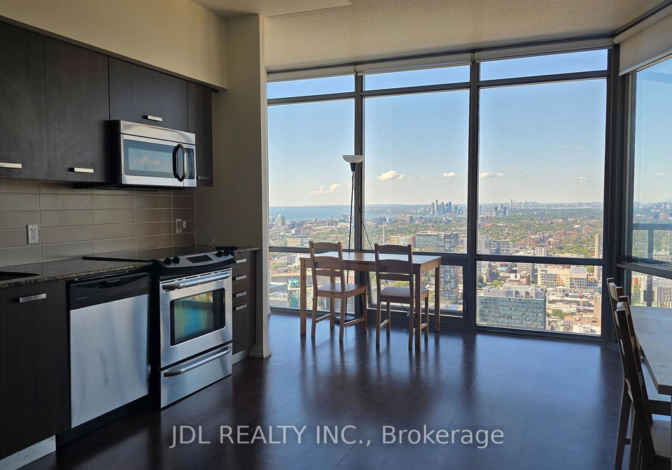 832-bay-street-toronto-ontario-c12372657