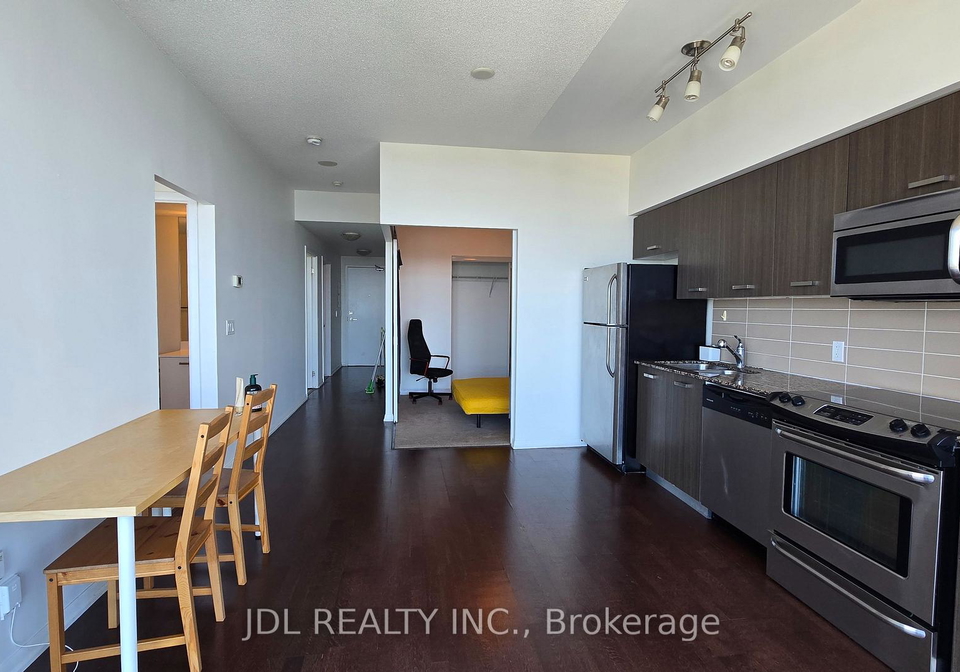 832-bay-street-toronto-ontario-c12372657