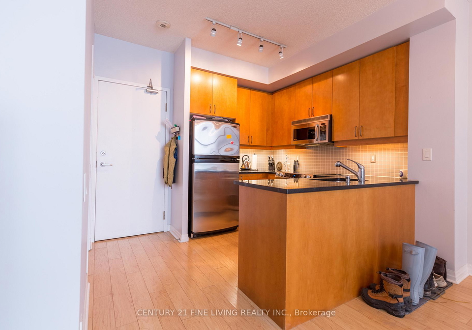 901-queen-west-street-w-toronto-ontario-c12372875