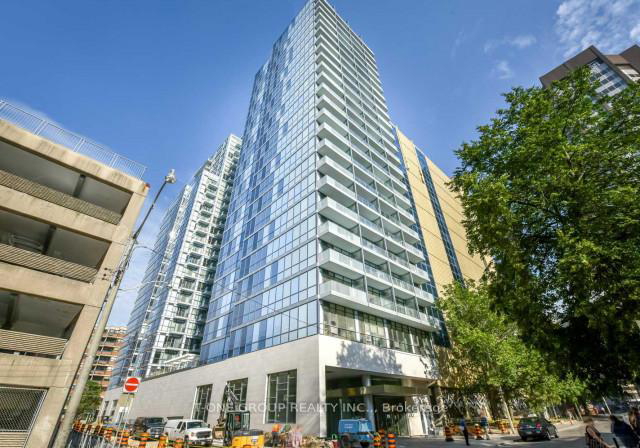 210-simcoe-street-toronto-ontario-c12372931