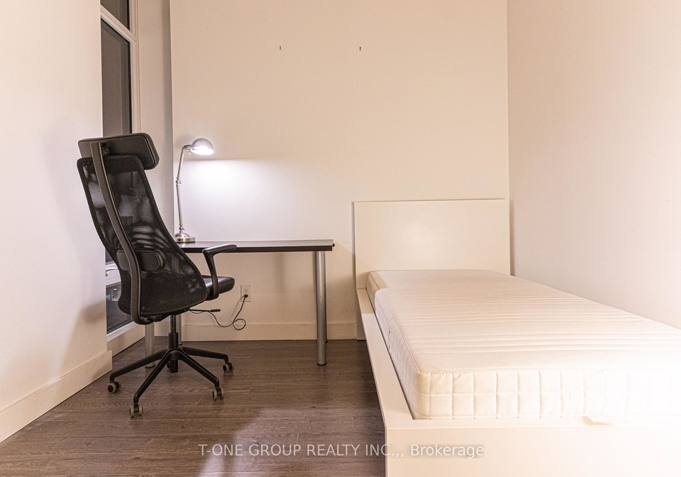 210-simcoe-street-toronto-ontario-c12372931