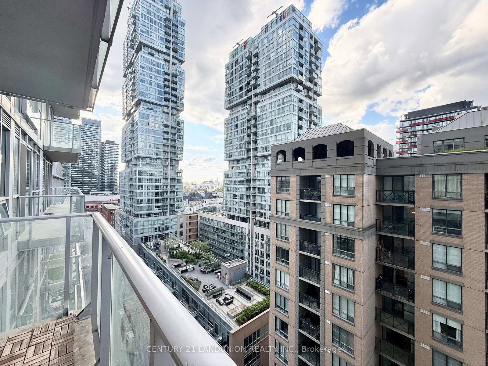 126-simcoe-street-toronto-ontario-c12373058