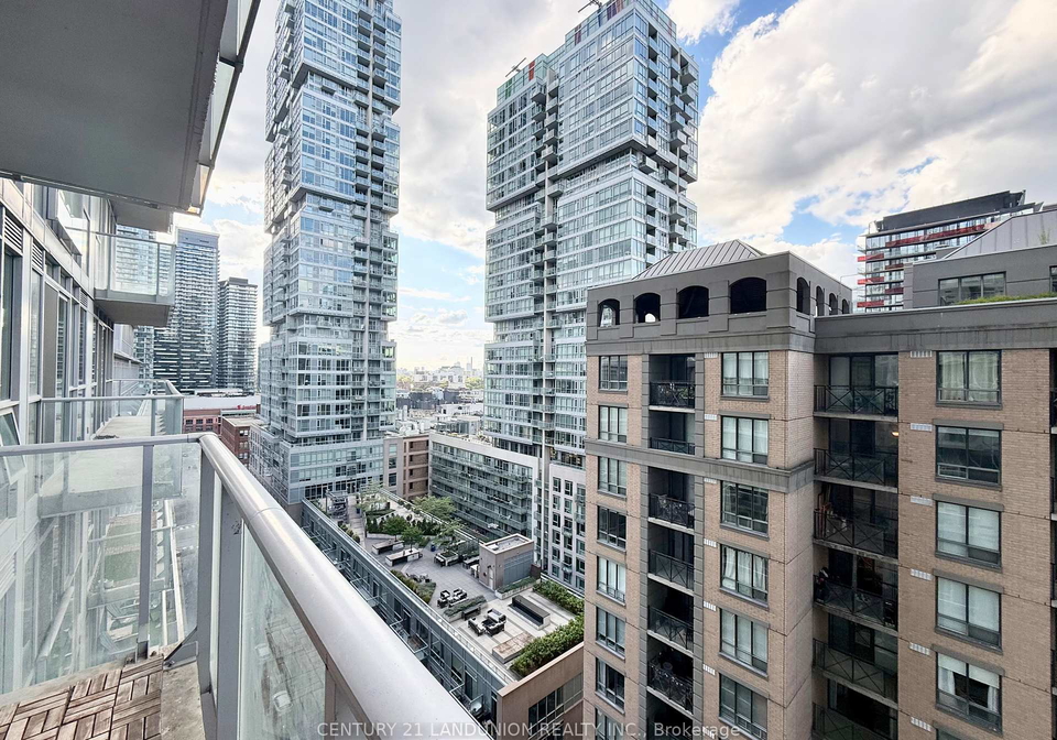 126-simcoe-street-toronto-ontario-c12373058