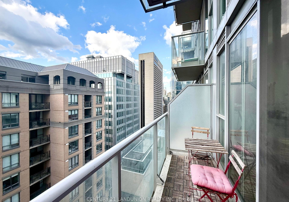 126-simcoe-street-toronto-ontario-c12373058