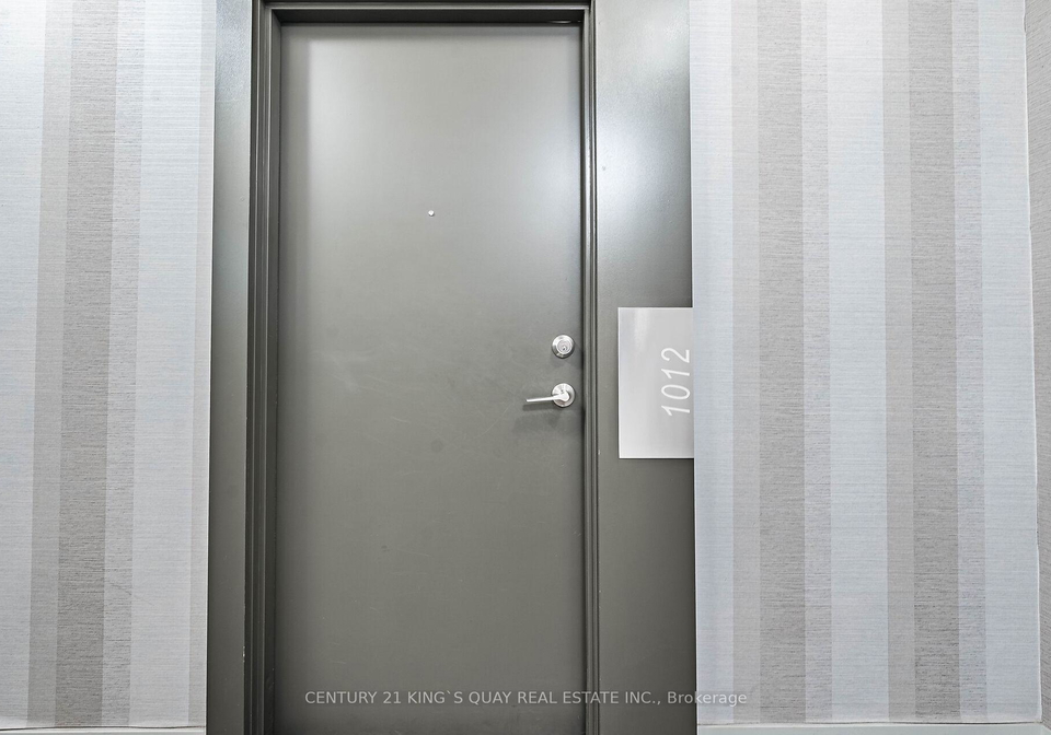 20-bruyeres-mews-toronto-ontario-c12373757