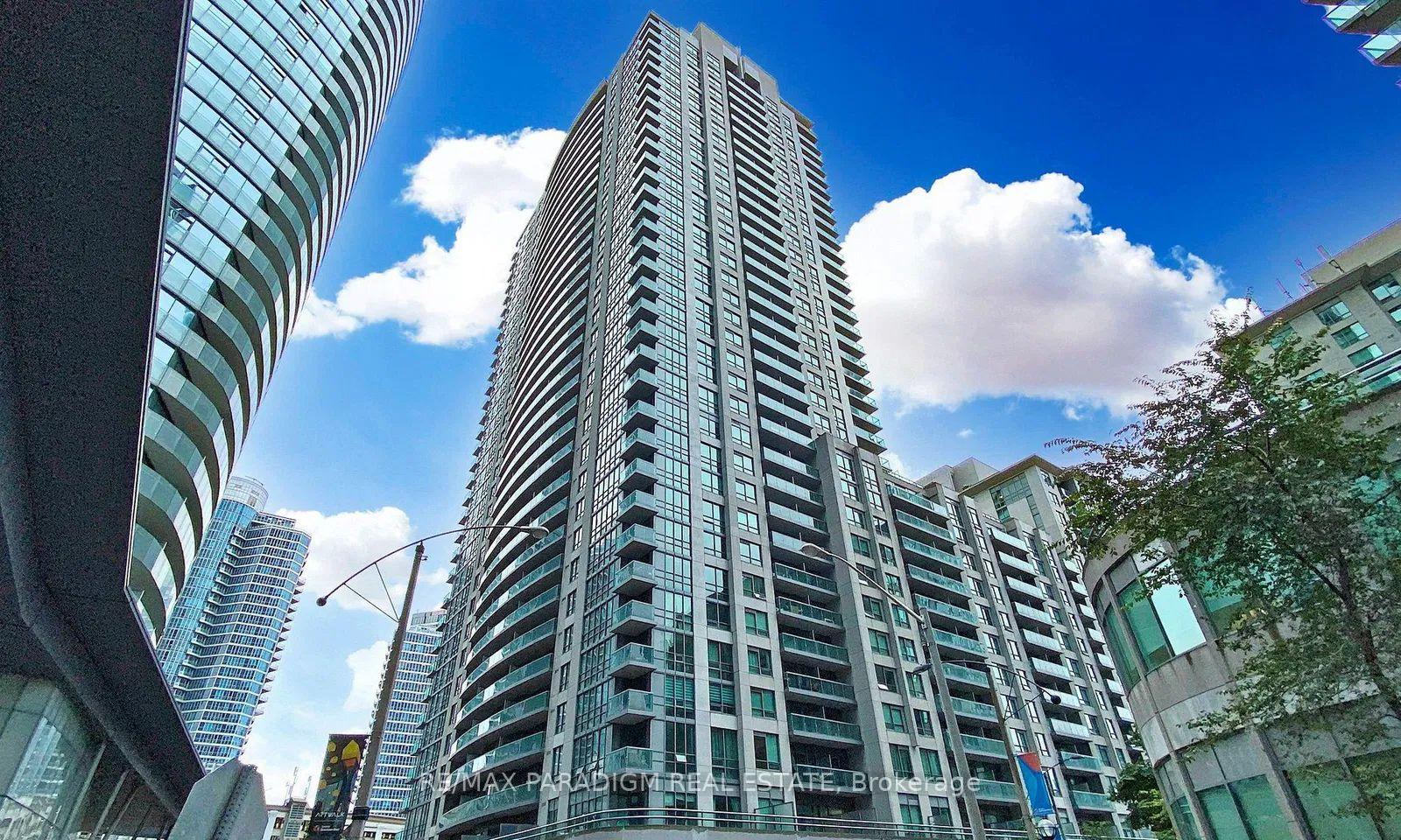 19-grand-trunk-crescent-toronto-ontario-c12373806