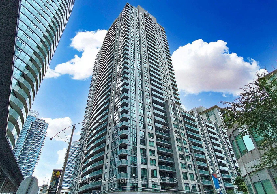 19-grand-trunk-crescent-toronto-ontario-c12373806