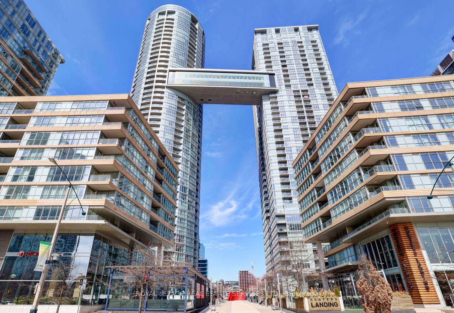 15-iceboat-terrace-toronto-ontario-c12373883