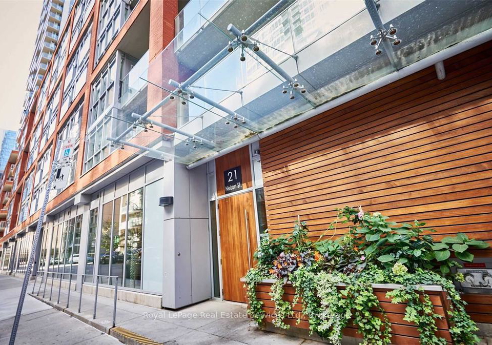 21-nelson-street-toronto-ontario-c12373897
