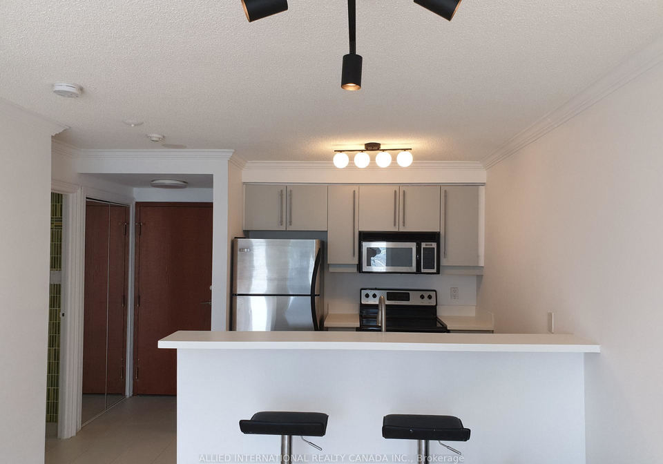 10-yonge-street-toronto-ontario-c12374097