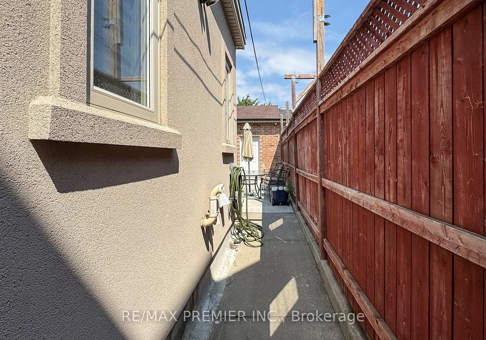 32-amherst-avenue-toronto-ontario-c12374637