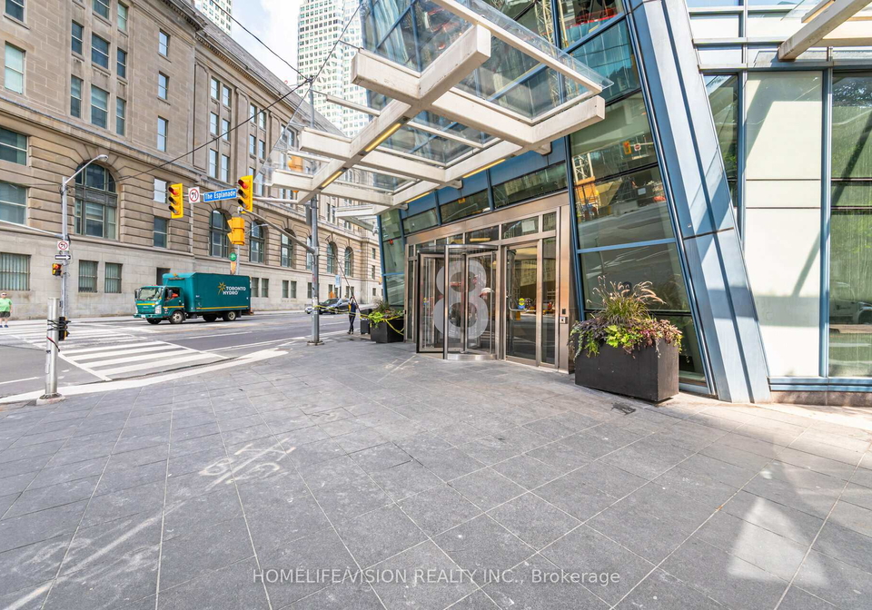 8-the-esplanade-toronto-ontario-c12375155